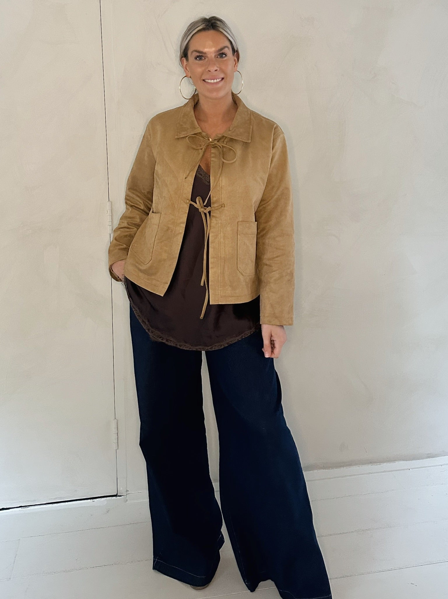 Suzy suede jacket – Camel onesize strikjack