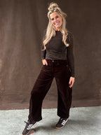 Romy corduroy pants – Donkerbruine stretch rib broek – Barrel fit – XS–L
