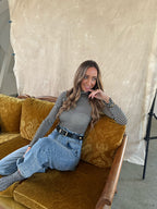 1️⃣ Melly top met kol zwart wit gestreept dames
2️⃣ Zwart wit gestreepte dames top met kol
3️⃣ Cashmere feel top met kol dames
4️⃣ Melly gestreepte top met kol gecombineerd met blazer