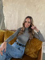 1️⃣ Melly top met kol zwart wit gestreept dames
2️⃣ Zwart wit gestreepte dames top met kol
3️⃣ Cashmere feel top met kol dames
4️⃣ Melly gestreepte top met kol gecombineerd met blazer