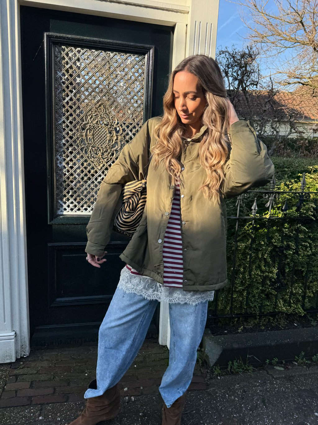 1️⃣ Jennie jas legergroen oversized dames
2️⃣ Legergroene oversized dames jas lichtgewicht
3️⃣ Oversized jas legergroen ruim vallend
4️⃣ Jennie jas gecombineerd met jeans en sweater
