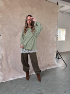 1️⃣ Cleo cargo pants dames
2️⃣ Cargo broek dames valt op maat XS/S M/L
3️⃣ Model draagt Cleo cargo pants XS/S
4️⃣ Stoere cargo pants dames outfit
