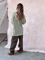 1️⃣ Cleo cargo pants dames
2️⃣ Cargo broek dames valt op maat XS/S M/L
3️⃣ Model draagt Cleo cargo pants XS/S
4️⃣ Stoere cargo pants dames outfit
