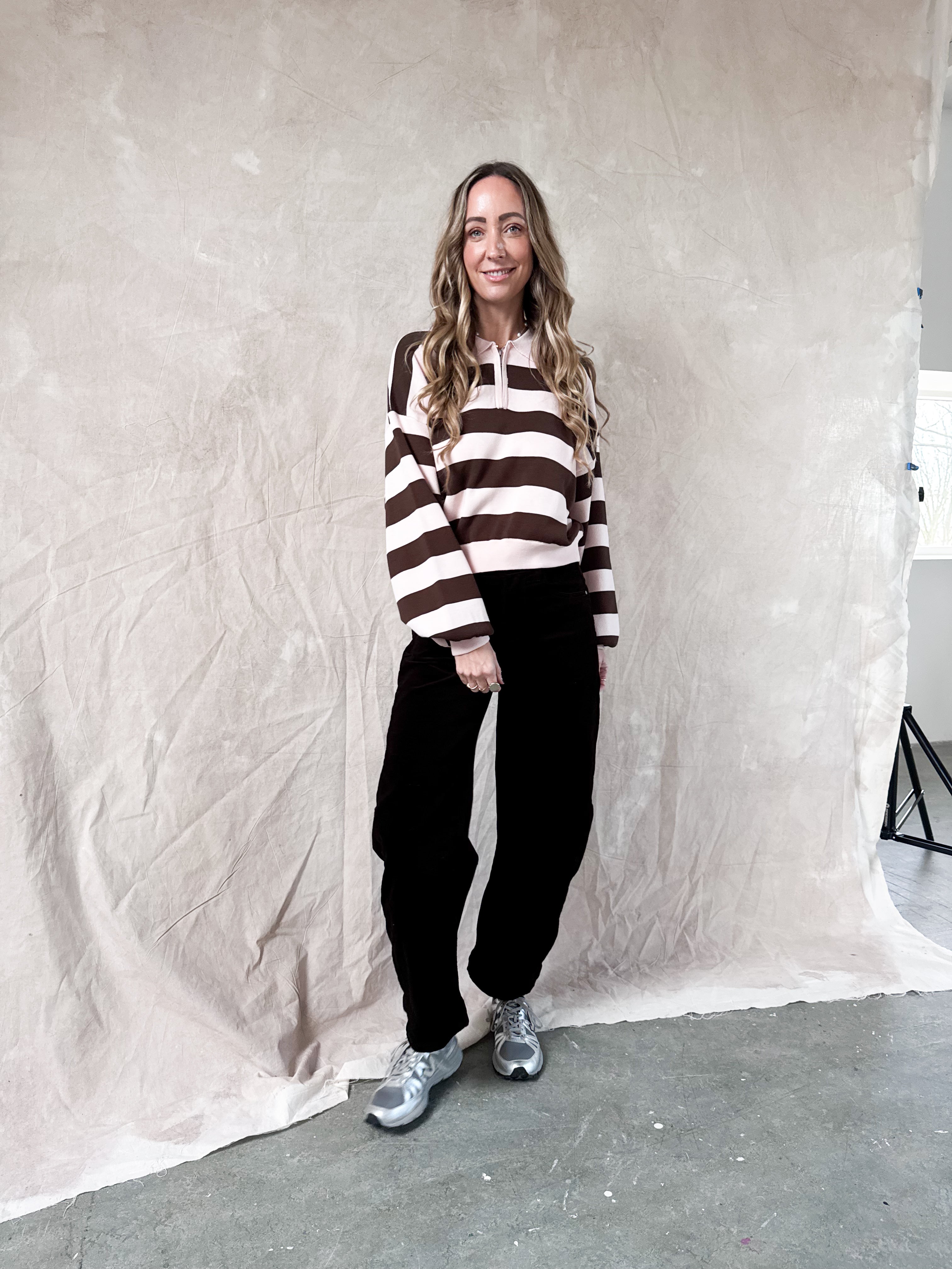 
1️⃣ Mia striped sweater bruin roze dames
2️⃣ Bruin roze gestreepte viscose sweater ballonmouwen
3️⃣ Gestreepte dames sweater 100% viscose
4️⃣ Mia striped sweater gecombineerd met jeans
