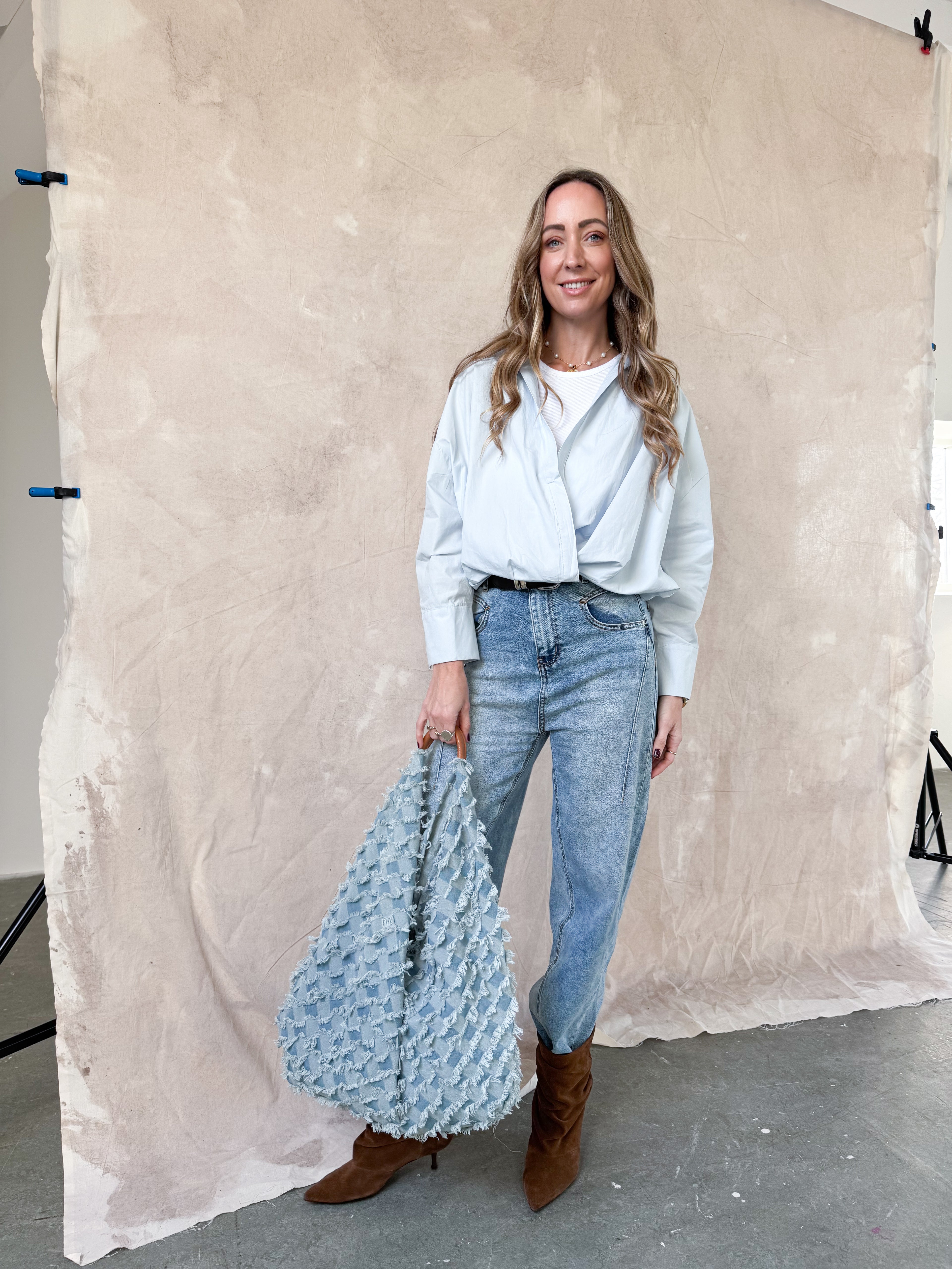 1️⃣ Bo blouse lichtblauw dames
2️⃣ Lichtblauwe blouse met vast singlet onesize
3️⃣ Los vallende lichtblauwe dames blouse
4️⃣ Bo blouse wijd gedragen dames
