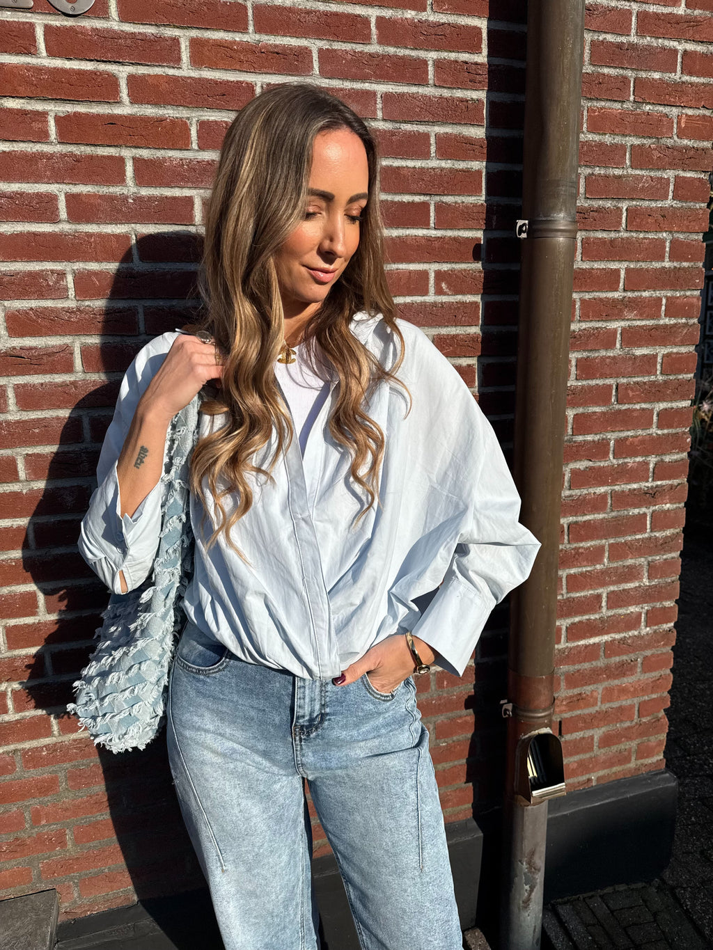 1️⃣ Bo blouse lichtblauw dames
2️⃣ Lichtblauwe blouse met vast singlet onesize
3️⃣ Los vallende lichtblauwe dames blouse
4️⃣ Bo blouse wijd gedragen dames
