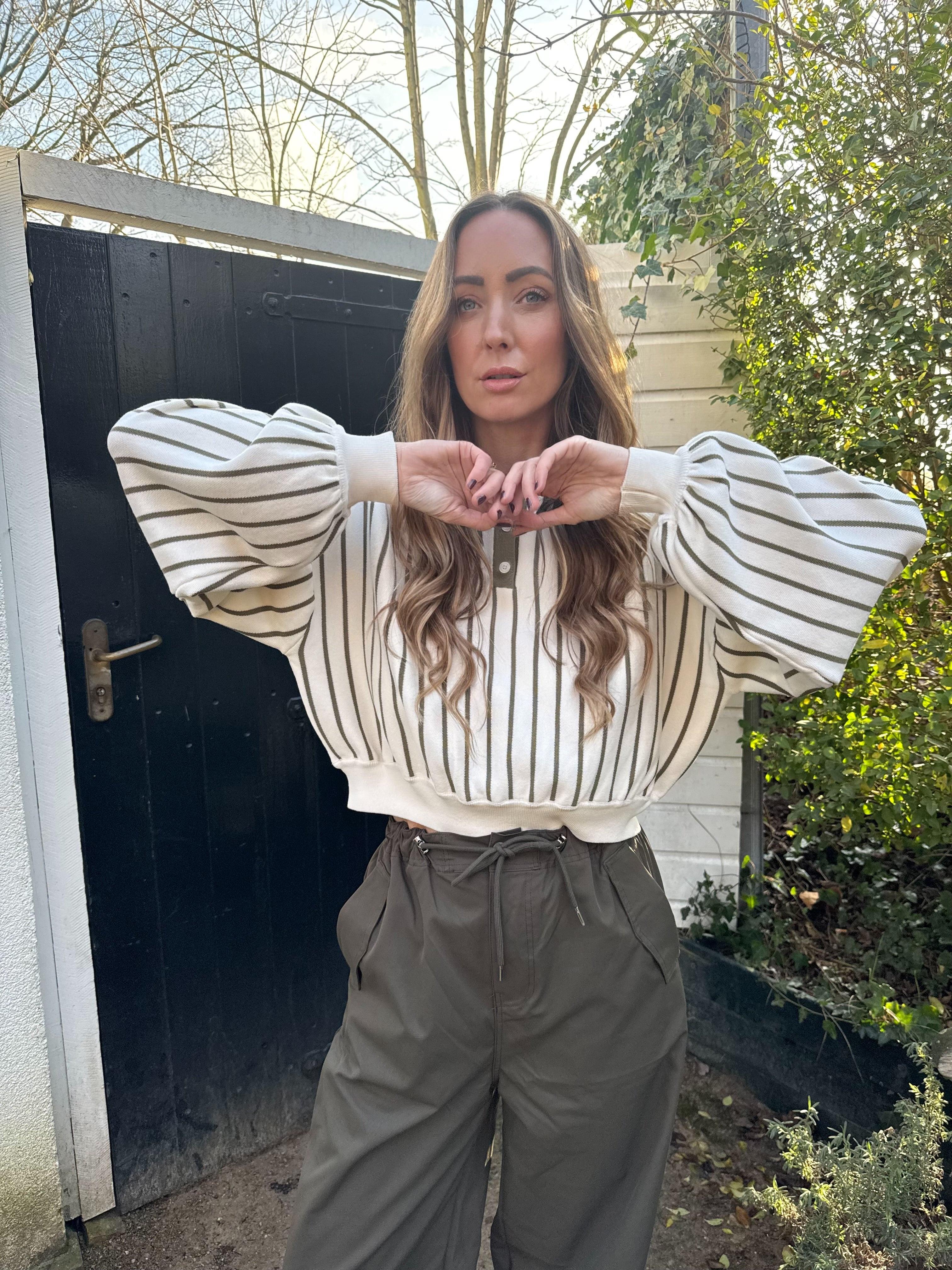 1️⃣ Cleo cargo pants dames
2️⃣ Cargo broek dames valt op maat XS/S M/L
3️⃣ Model draagt Cleo cargo pants XS/S
4️⃣ Stoere cargo pants dames outfit
