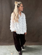 1️⃣ Noé blouse dames oversized
2️⃣ Vrolijke blouse met knopen feestelijk
3️⃣ Oversized blouse feest outfit
4️⃣ Noé blouse gecombineerd met pantalon
