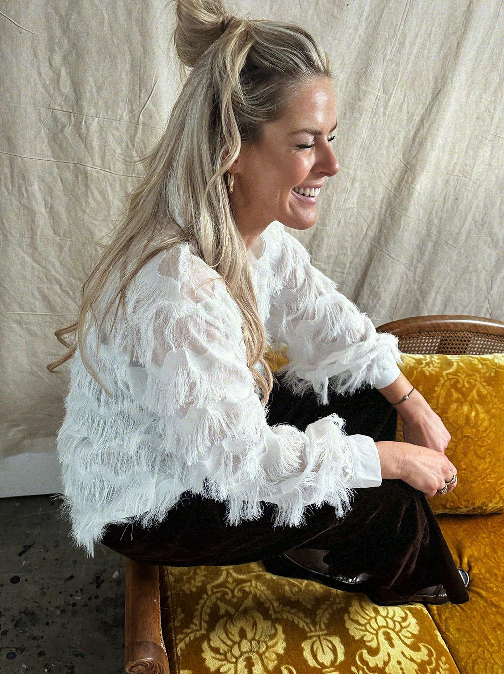 1️⃣ Noé blouse dames oversized
2️⃣ Vrolijke blouse met knopen feestelijk
3️⃣ Oversized blouse feest outfit
4️⃣ Noé blouse gecombineerd met pantalon
