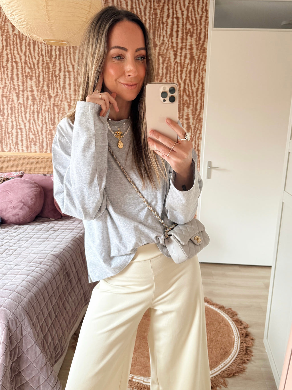 1️⃣ Elena pants stretch dames
2️⃣ Chic comfy dames broek viscose elastan
3️⃣ Elena pants gecombineerd met oversized tee
4️⃣ Stretch broek dames valt op maat
