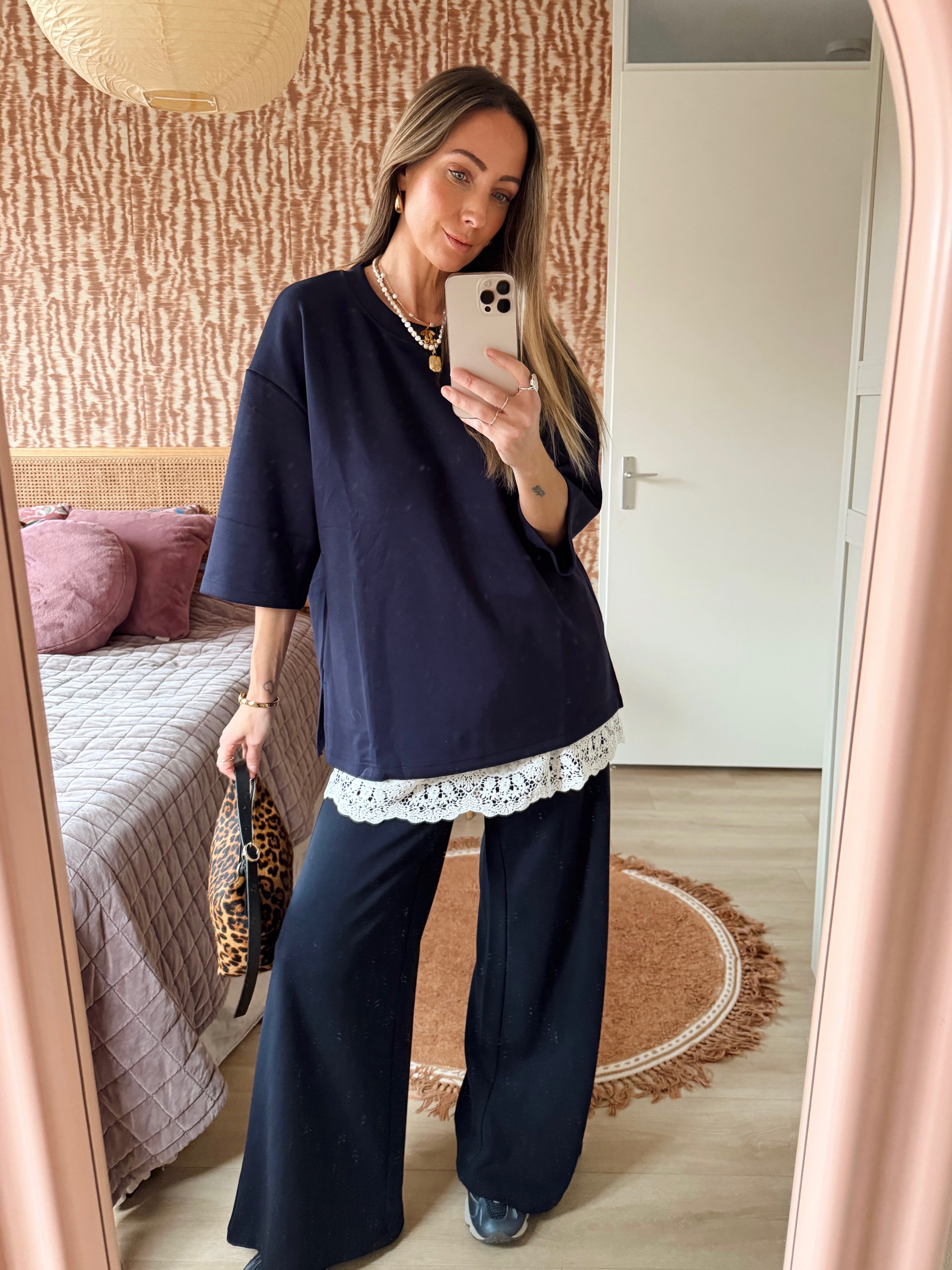 1️⃣ Elena pants stretch dames
2️⃣ Chic comfy dames broek viscose elastan
3️⃣ Elena pants gecombineerd met oversized tee
4️⃣ Stretch broek dames valt op maat
