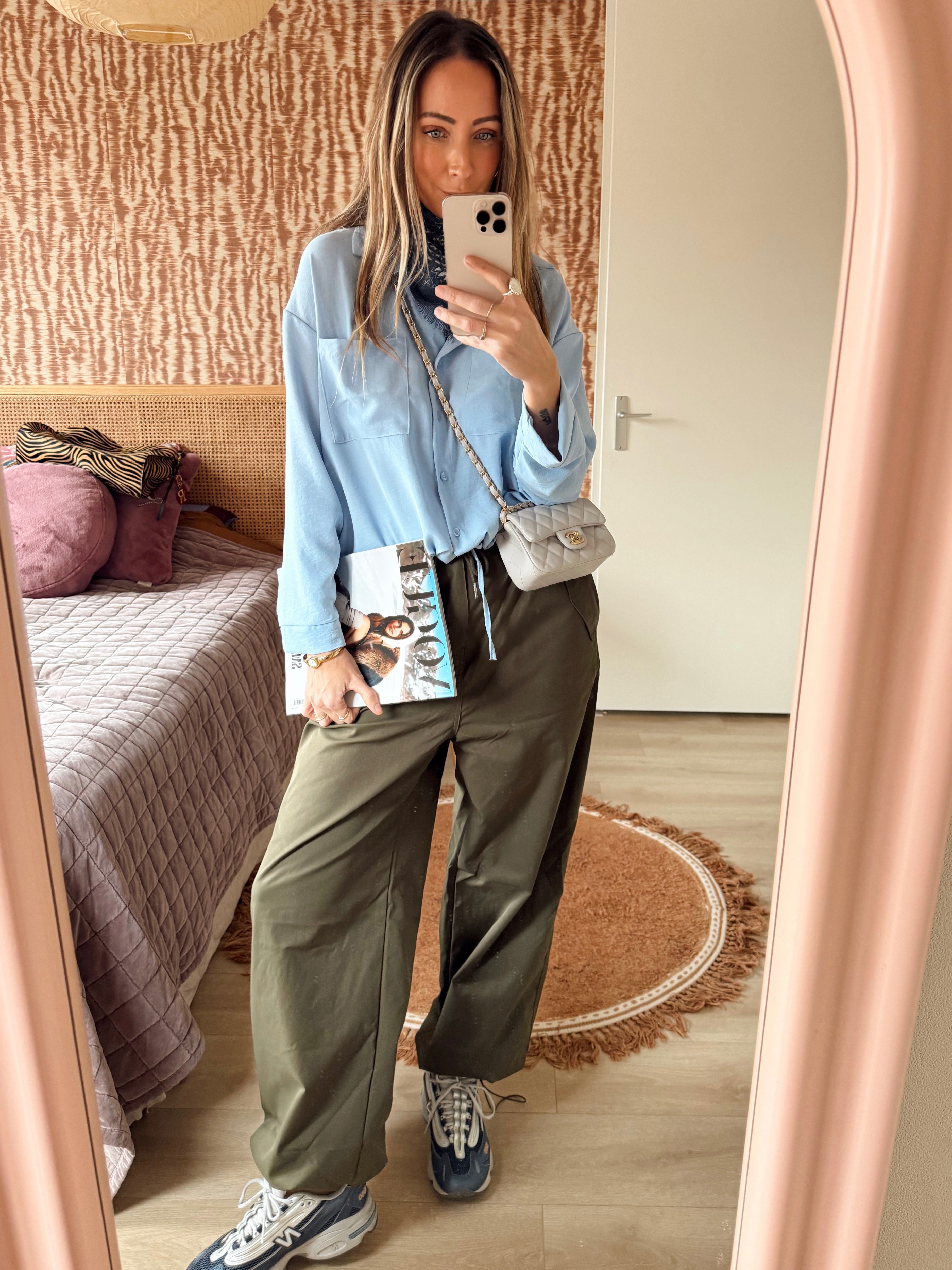 1️⃣ Francy blouse dames
2️⃣ Soepel vallende blouse met koordjes
3️⃣ Frisse dames blouse S M
4️⃣ Francy blouse gecombineerd met jeans