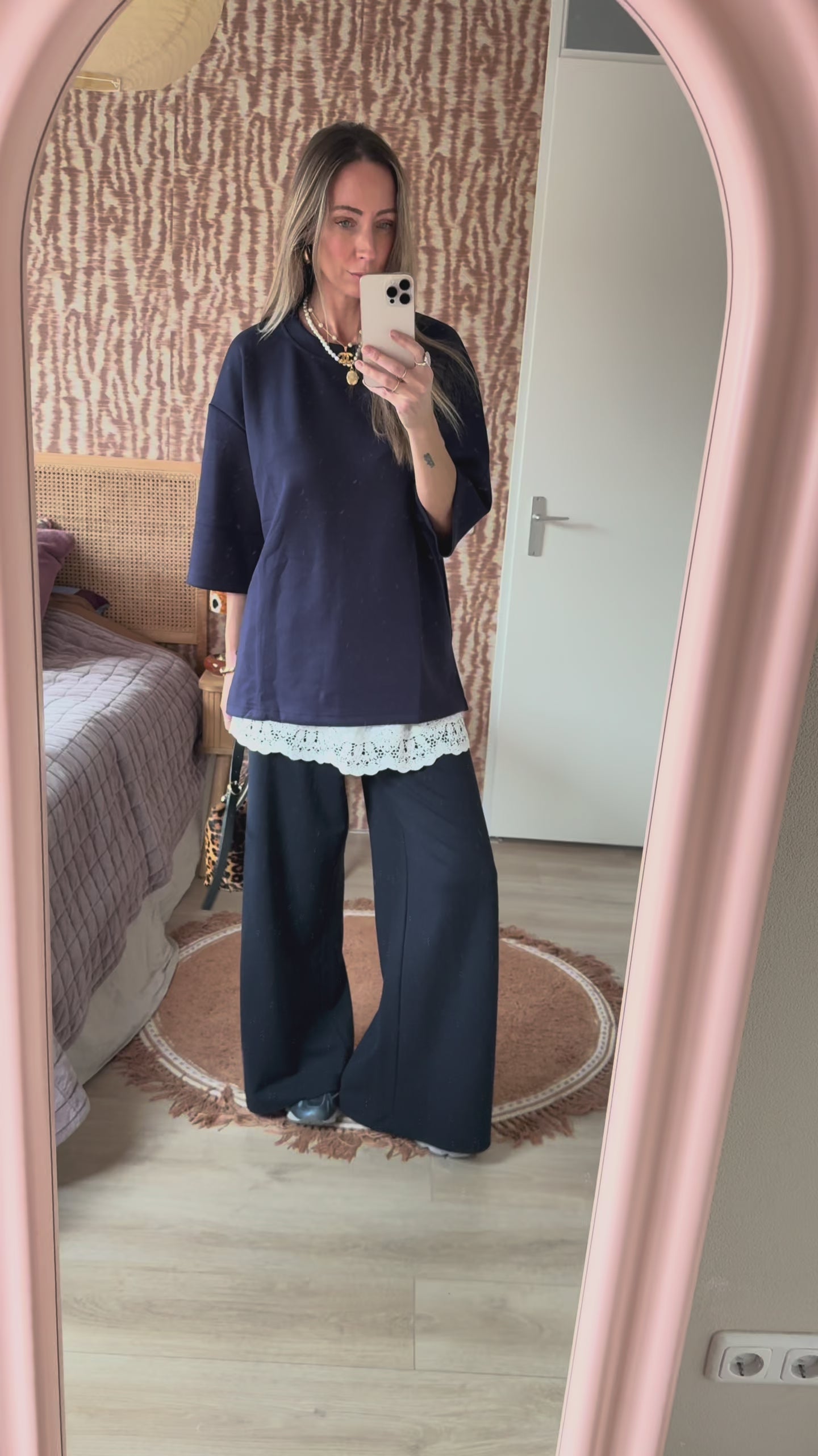 1️⃣ Elena pants stretch dames
2️⃣ Chic comfy dames broek viscose elastan
3️⃣ Elena pants gecombineerd met oversized tee
4️⃣ Stretch broek dames valt op maat
