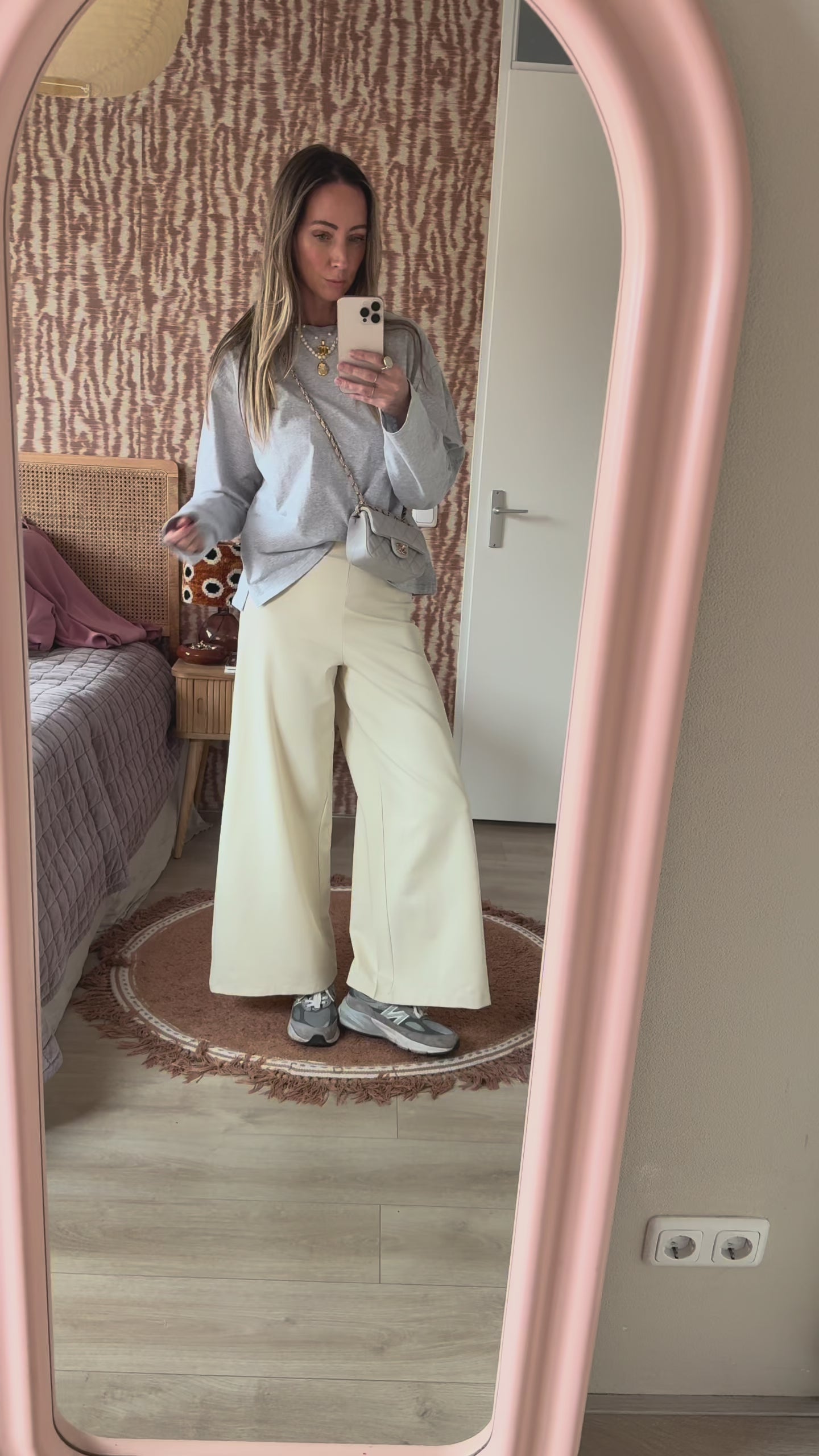 1️⃣ Elena pants stretch dames
2️⃣ Chic comfy dames broek viscose elastan
3️⃣ Elena pants gecombineerd met oversized tee
4️⃣ Stretch broek dames valt op maat
